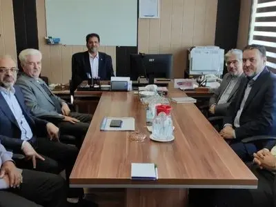 کارکنان درمان، فداکاران و ایثارگران روزهای جنگ بودند