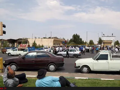 تجمع وانت‌دارانِ میوه فروش قم در اعتراض به مرگ همکارشان