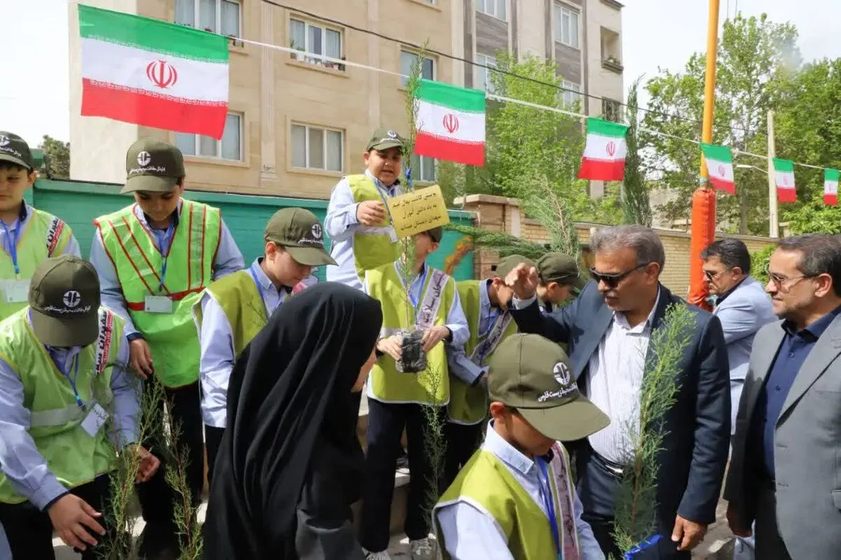 آغاز پویش  ملی «کاشت نهال امید» در مدارس فارس 