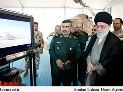 بازدید رهبر انقلاب از نمایشگاه دستاوردهای نیروی هوافضای سپاه پاسداران