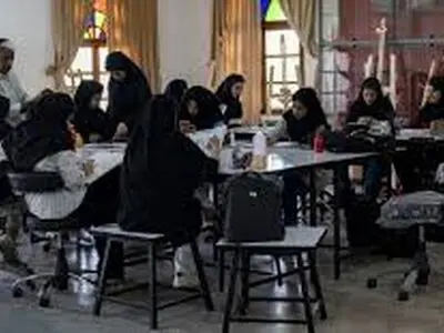 جولان ماشین‌های لوکس در یک دانشگاه تهران/عکس