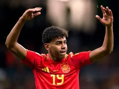 ویدئو: شعبده بازی لامین یامال با توپ