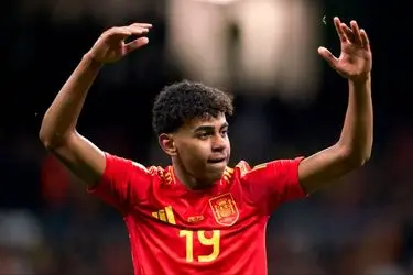 ویدئو: شعبده بازی لامین یامال با توپ