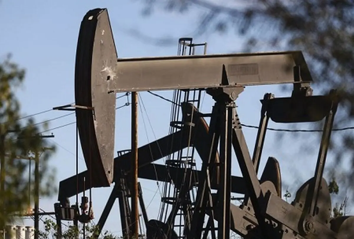 Oil settles at lowest price in nearly a week as traders watch Iran talks, Ukraine