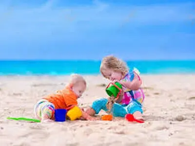 دختری که آرزوی آزدیخواهان جهان را بر روی شن‌های ساحل نوشت/فیلم