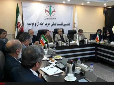 نوبخت : اولویت همه کمک به دولت در اجرایی کردن مطالبات مردم باشد/ واعظی: از شنیده شدن صدای معتدلان استقبال می‌کنیم