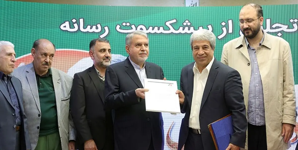 مراسم تجلیل از هادی عامل برگزار شد