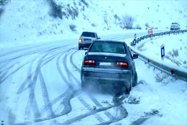 تردد در محور‌های کوهستانی و سردسیر گلستان فقط با زنجیرچرخ امکان پذیر است