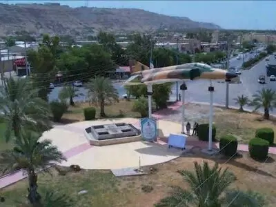 آیین رونمایی از ماکت جنگنده اف۴ و تندیس دو اسطوره نیروی هوایی ارتش