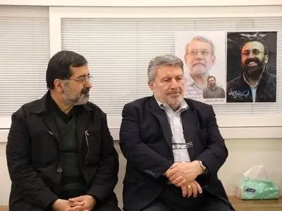 حضور رئیس شورای اطلاع‌رسانی دولت در منزل شهید لاریجانی در قم