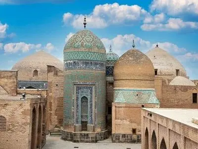 اردبیل میزبان گردشگران نوروزی/,از گشوده شدن درب های مجموعه جهانی شیخ صفی به روی مسافران تا ارائه تخفیف ۴۰تا ۶۰درصدی اماکن اقامتی
