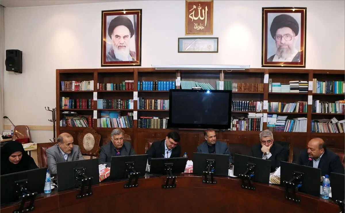 بحثی درمورد برگزاری نشست غیرعلنی درباره بحران آب مطرح نشد / وزیر نیرو درباره انعقاد قرارداد بارور کردن ابرها با سپاه صحبت نکرد