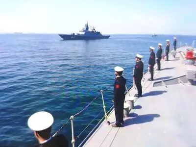 با بدرقه ناو بالگرد بر «استویسکی»؛رزمایش مرکب دریایی ایران و روسیه پایان یافت