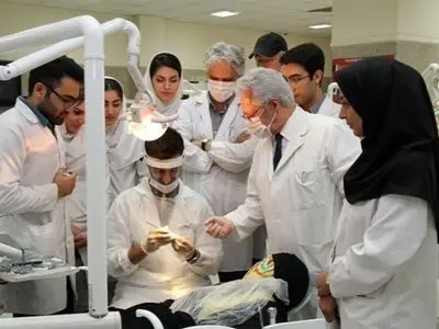 سلامت دهان و دندان مردم با افزایش پوشش بیمه‌ای ارتقا می‌یابد نه بالا بردن ظرفیت پذیرش دانشجوی دندان‌پزشکی!