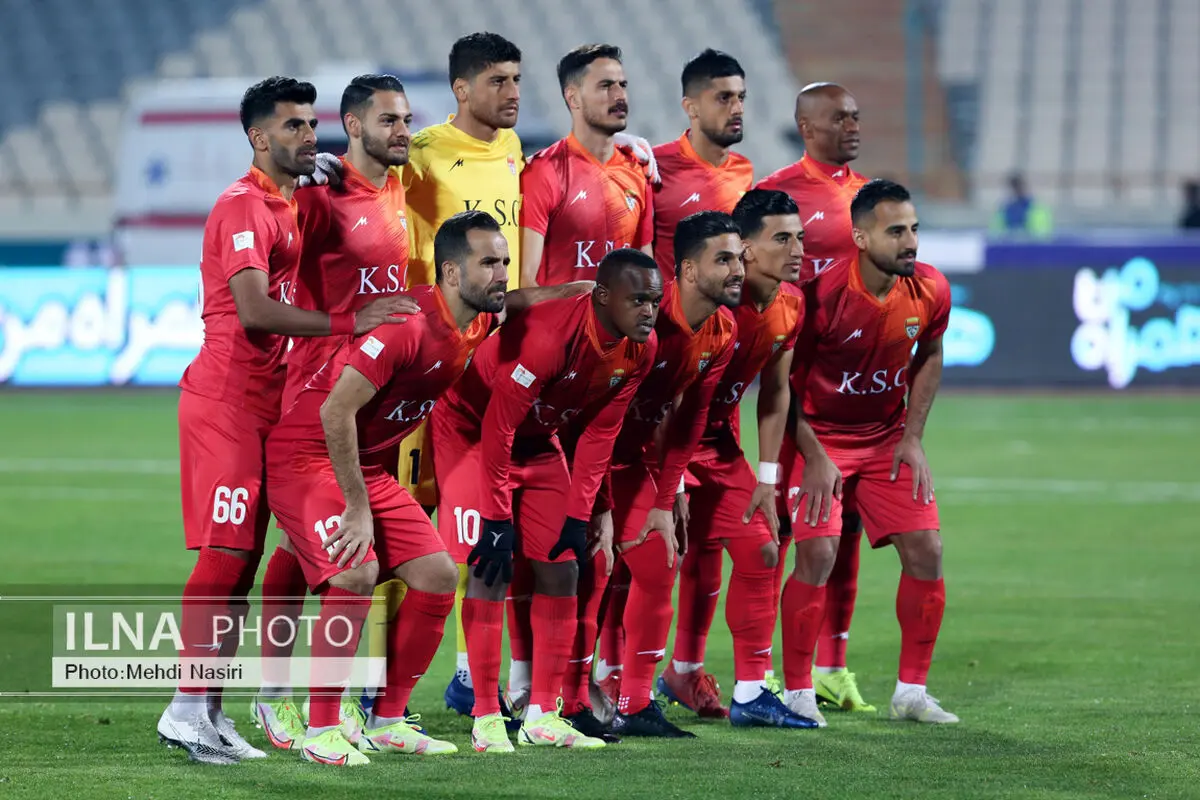 ویدیو: تجمع هواداران فولاد جلوی هتل محل اقامت شاگردان نکونام