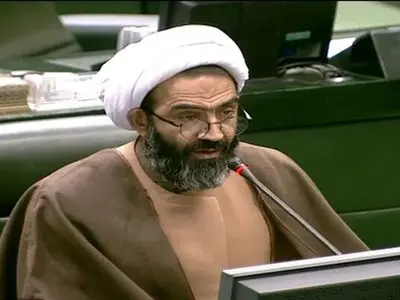 مسئولانی که فرزندان‌شان در آمریکا هستند، تکلیف خود را با مردم روشن کنند/ تابعیت فرزندان چیزی نیست که کوتاه بیاییم