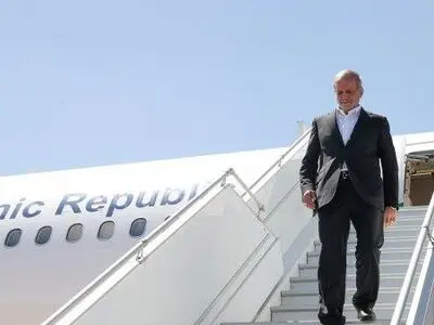 پزشکیان وارد باکو شد