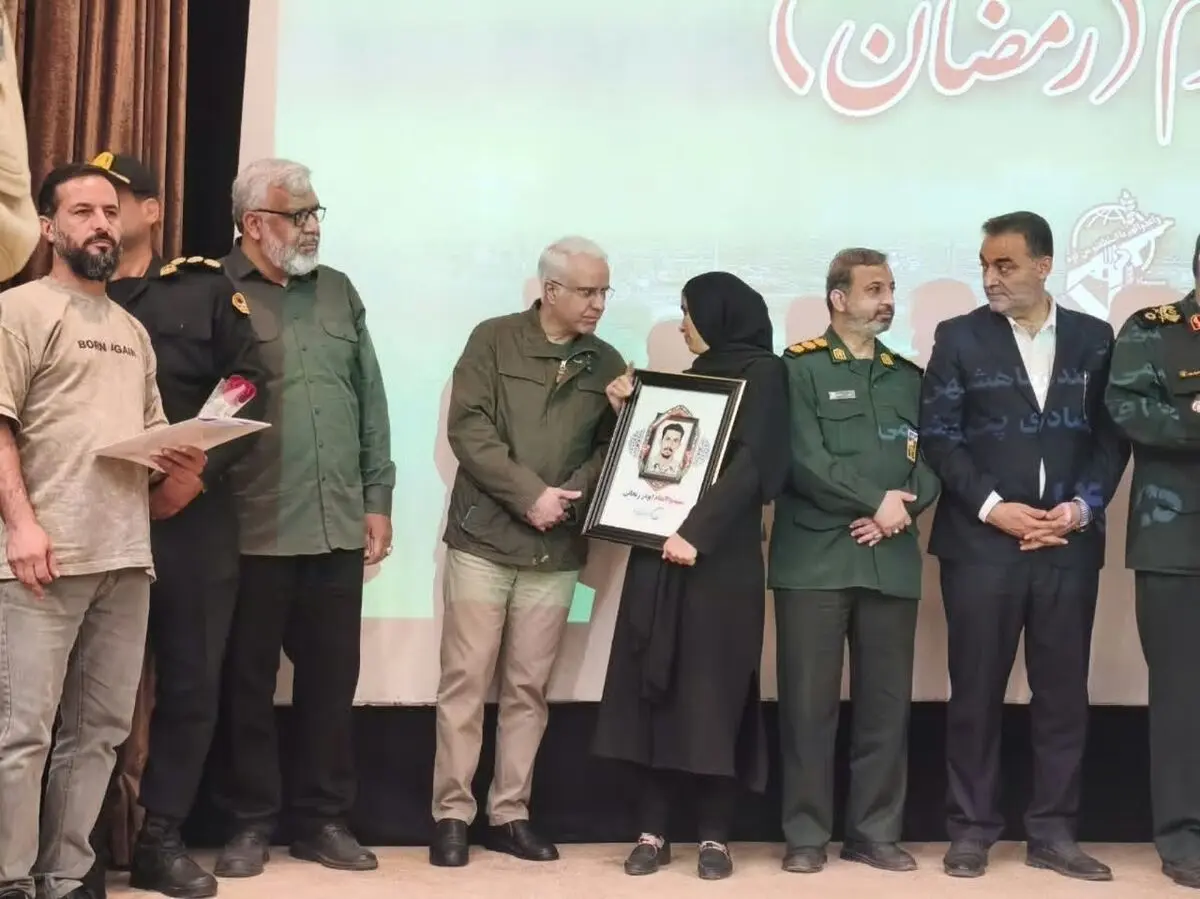تجلیل مدیرعامل فجر انرژی خلیج‌فارس از خانواده شهدای فجر در مراسم «جان‌فدا»