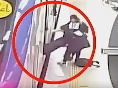 انتشار فیلم  کامل از لحظه ورود آرمیتا گراوند به مترو تهران تا لحظه بیهوشی