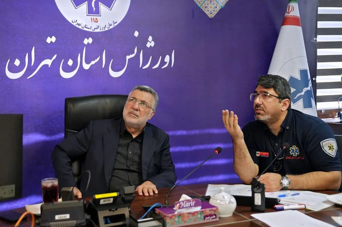 حضور سرزده وزیر بهداشت در مرکز هدایت عملیات بحران اورژانس استان تهران
