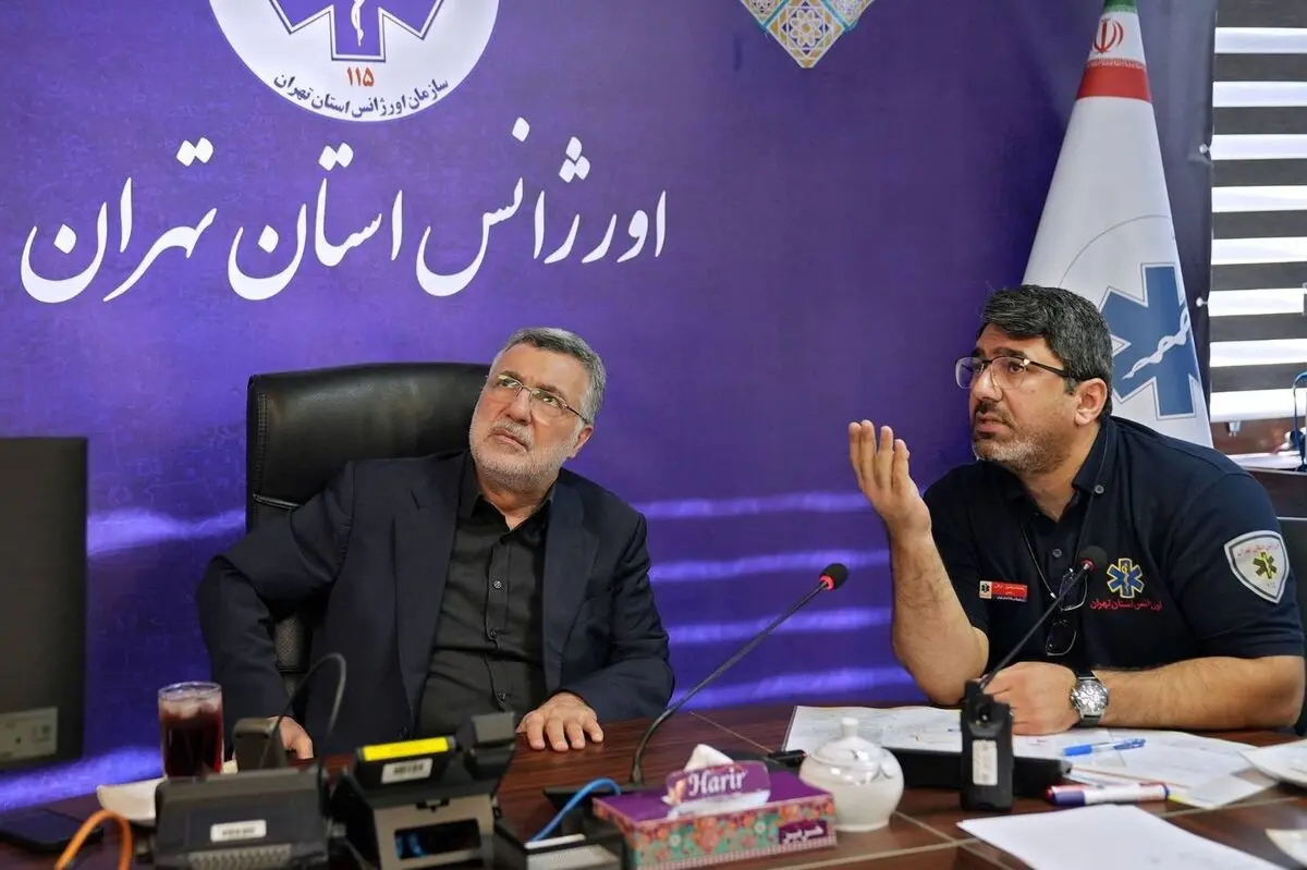 حضور سرزده وزیر بهداشت در مرکز هدایت عملیات بحران اورژانس استان تهران