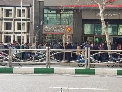 خودداری صرافی‌ها از فروش دلار دولتی به دلالان