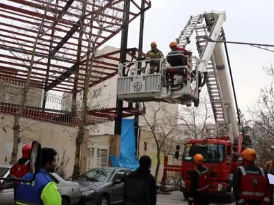 کارگر مشهدی  از ارتفاع ۱۸ متری سقوط کرد/ آسیب‌دیدگی شدید