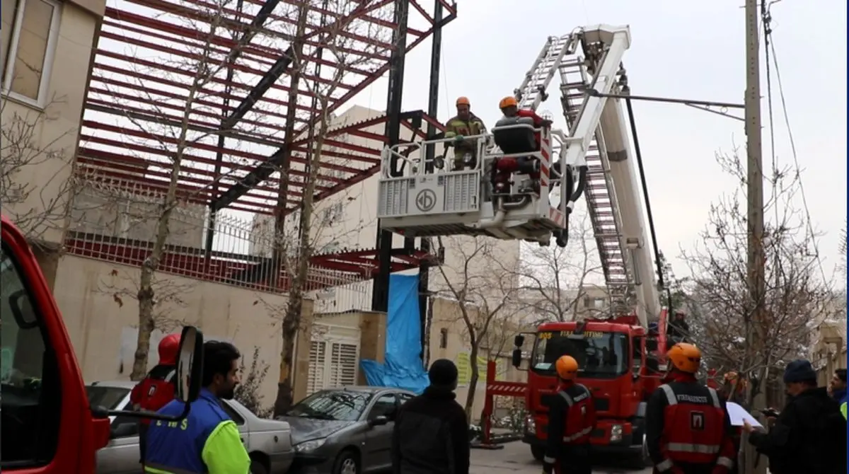 کارگر مشهدی  از ارتفاع ۱۸ متری سقوط کرد/ آسیب‌دیدگی شدید