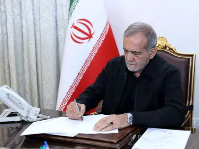 پزشکیان درگذشت مادر جاویدالاثر متوسلیان تسلیت گفت