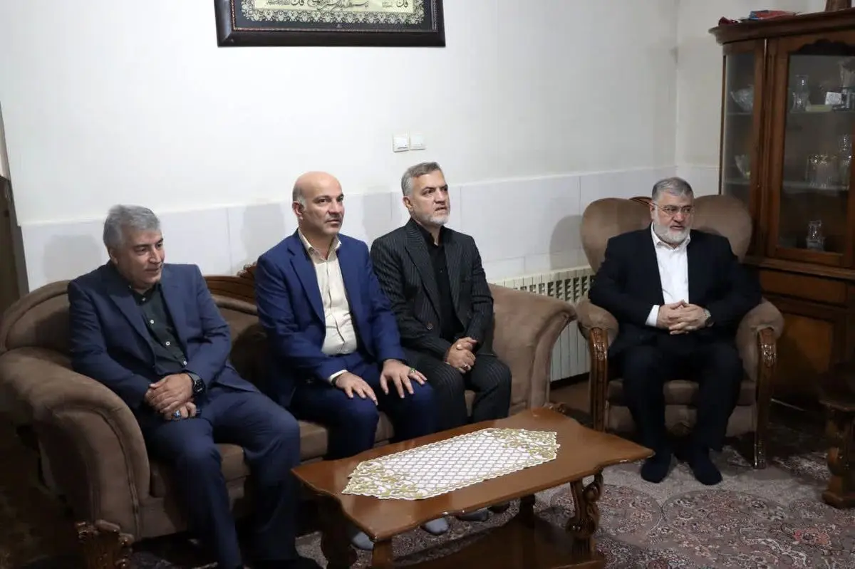 دیدار استاندار تهران با خانواده شهید مهدی عباسیان