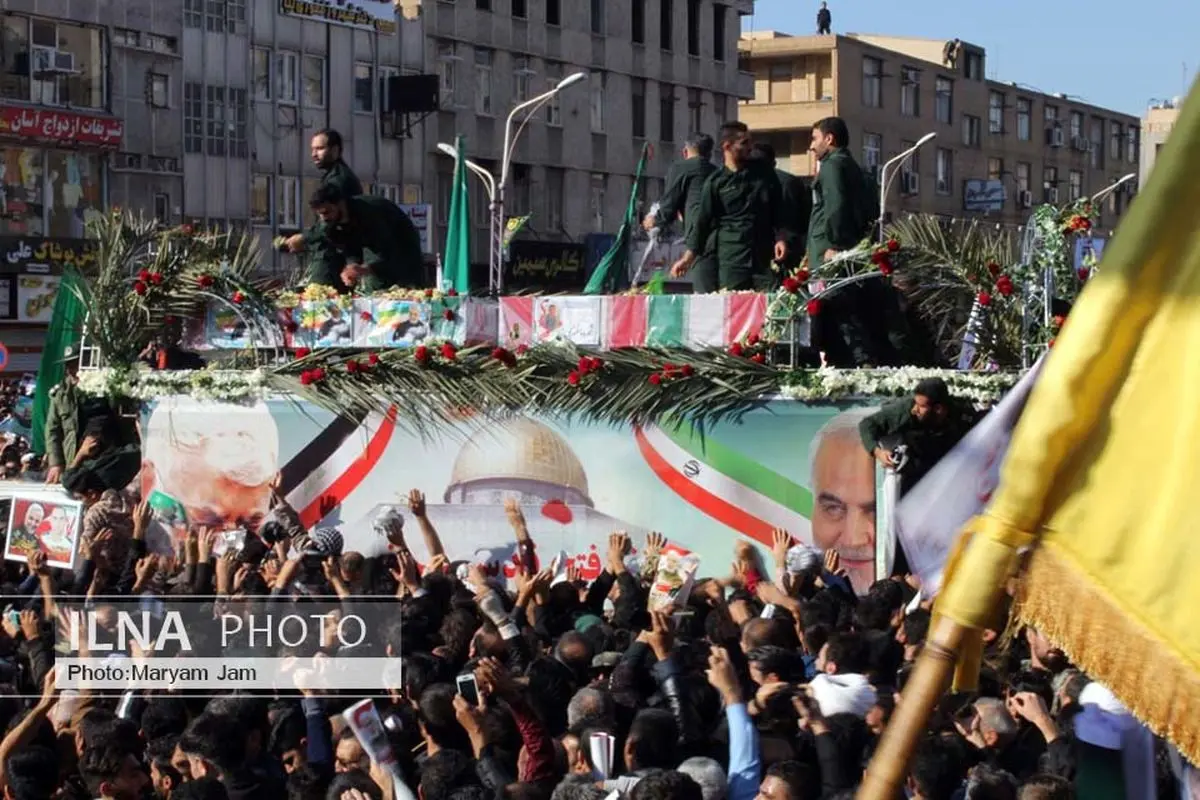 نمایی دیگر از حماسه خوزستان در استقبال و بدرقه سردارِ دشمن افکن، شهید سپهبد قاسم سلیمانی و همرزمانش