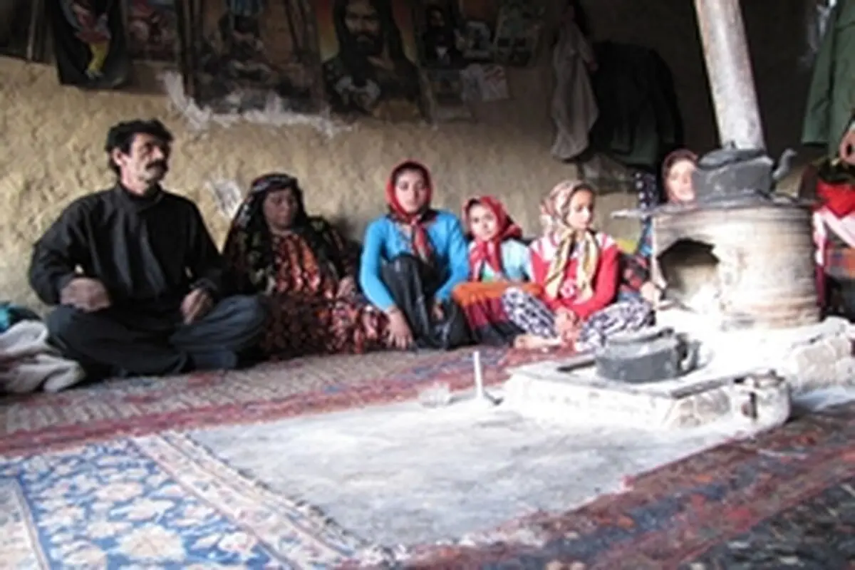 کودکان روستای " چشمه مار " همچنان در بی سوادی به سر می برند