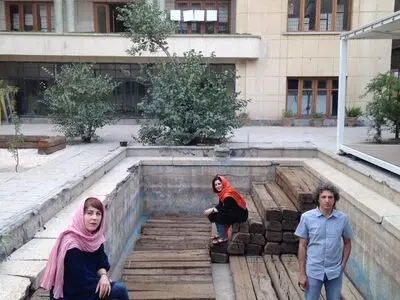 رضا کیانیان از زبان بارت سخن می‌گوید