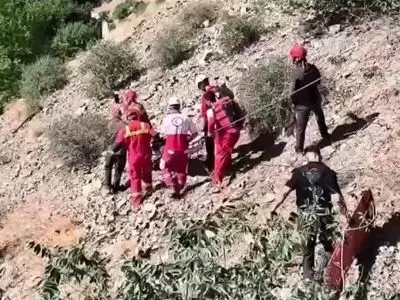 نجات زن باردار ۲۰ ساله سقوط کرده از ارتفاعات ۱۵۰ متری منطقه کن