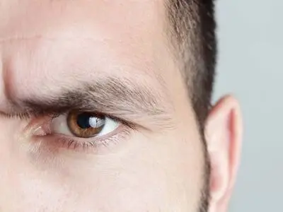 چند راهکار طبیعی و خانگی برای از بین بردن خط اخم