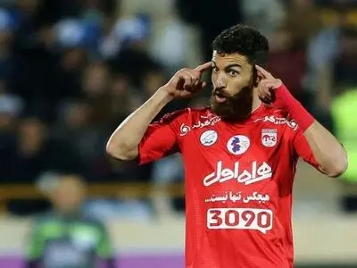 گفتند تا تمدید نکنی پولت را نمی‌دهیم/ به خاطر طلبم مرا مقابل هواداران قرار می‌دهند/ طارمی را فقط من می‌توانم مهار کنم