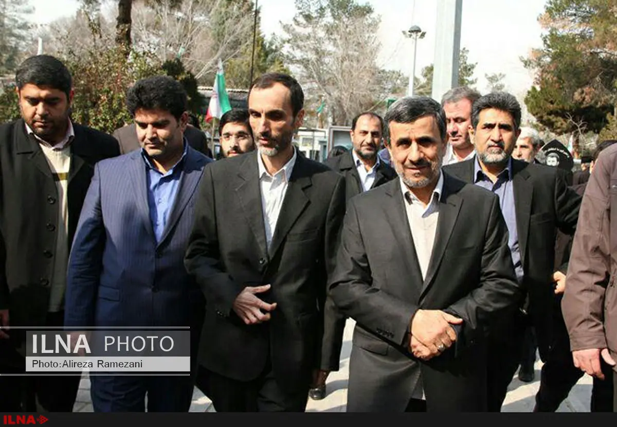 احمدی‌نژاد در حرم امام (ره) حاضر شد 
