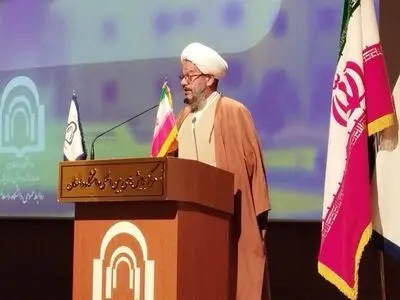نباید به خاطر تفکر خاص یک دانشجو او را به حاشیه برانیم/ دانشگاه باید محیطی آزاد برای تفکر باشد