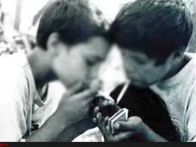 شرایط سخت کاری، کودکان کار را به اعتیاد کشانده‌است