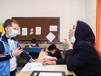 تحصیل ۱۰ هزار دانش‌آموز با آسیب شنوایی در مدارس عادی/ با مشکل نیروی انسانی مواجه نیستیم
