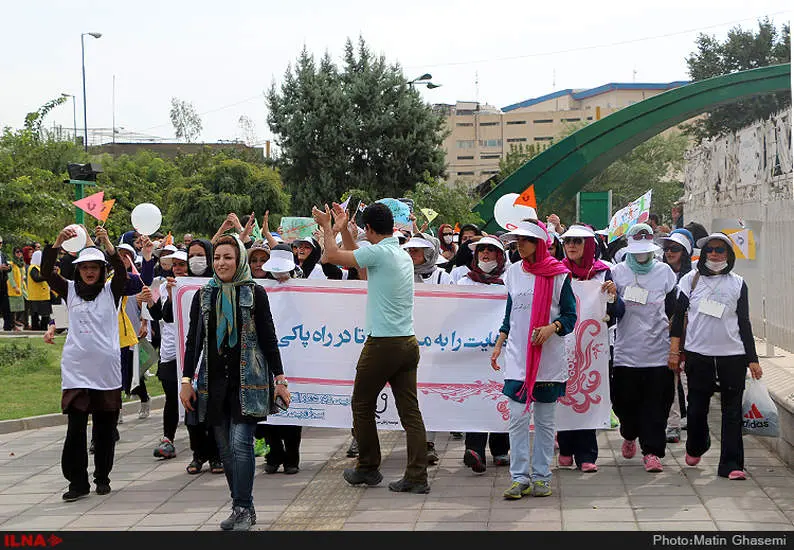 پیاده روی زنان بهبود یافته از اعتیاد