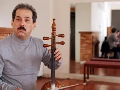  تحریرها و نواهایت چون رود در رگ و ریشه ما جاریست/بدرود ای «پهلوان»، ای «تهمتن» زمان