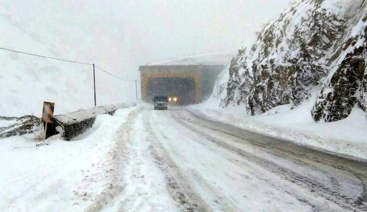 جاده‌های کوهستانی هراز و کندوان برفی و لغزنده است