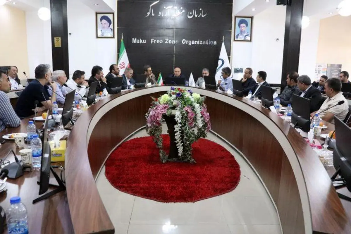 نشست فعالان اقتصادی ماکو با معاونین و مدیران دبیرخانه شورایعالی