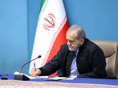 بزشكيان يعرب عن استعداد إيران لتقديم إغاثة عاجلة لضحايا السيول في إندونيسيا