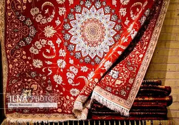 ۴۵ میلیون دلار صادرات فرش دستباف یعنی فاجعه / تمام دولت‌ها از صادرکنندگان حمایت می‌کنند به جز ایران/ وقتی احمدی نژاد یارانه داد، بافندگان دیگر کار نکردند