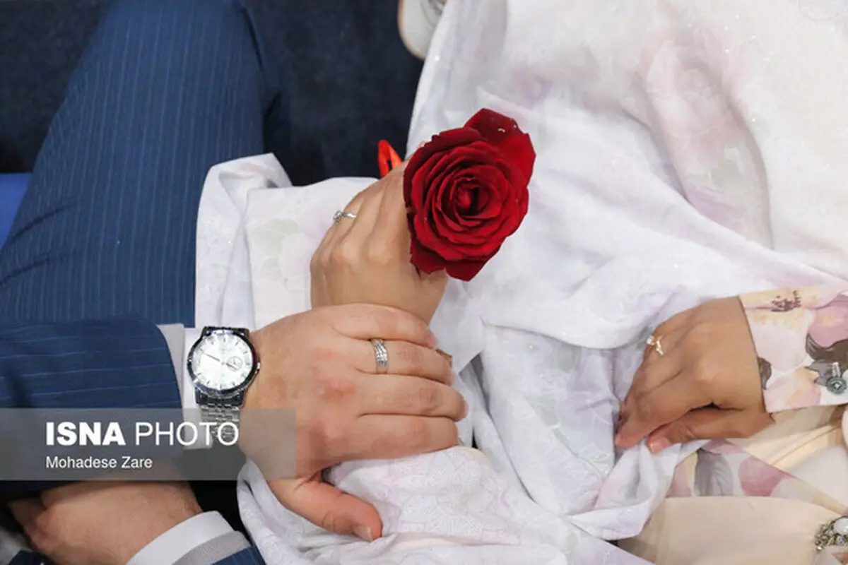 عقد کنار صندوق رای