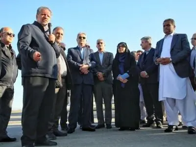وزیر راه و شهرسازی ۴۵ کیلومتر راهگذر بزرگراهی نوار ساحلی منطقه مَکُران را افتتاح کرد