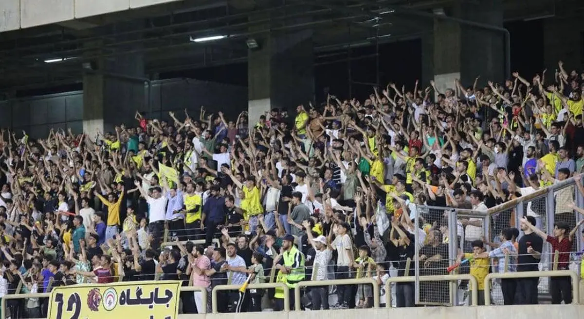 شاهکار فجرسپاسی و هواداران شیرازی در شب افتتاحیه  پارس