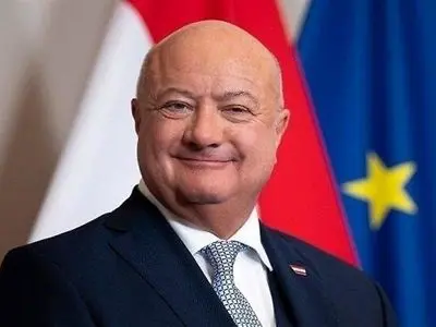 صدراعظم فدرال اتریش از انتشار کتاب «ایرانی‌شناسان اتریشی» تقدیر کرد